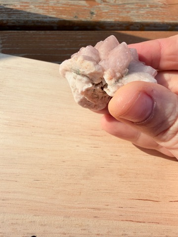 Pierre brute quartz rose cristallisé AA