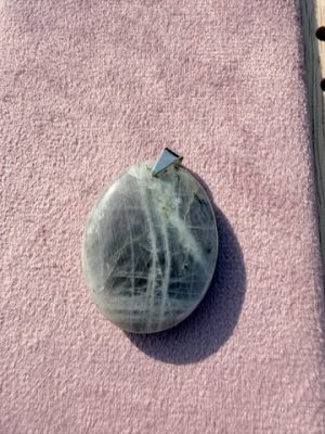 Pendentif pierre plate ovale pierre de lune noire AA