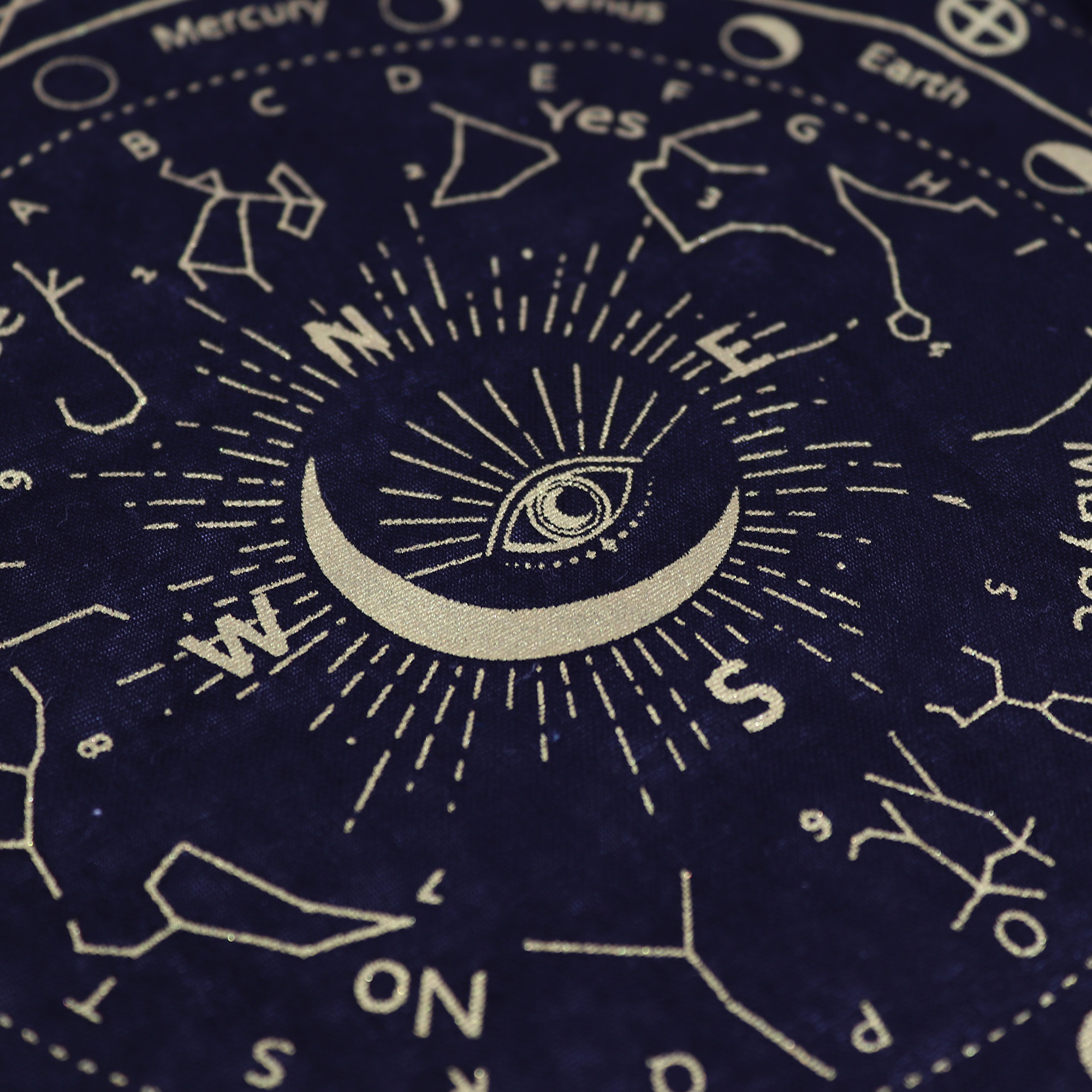 Précommande – Tissu de divination pour pendule - Œil omniscient - Noir & Or – Image 3